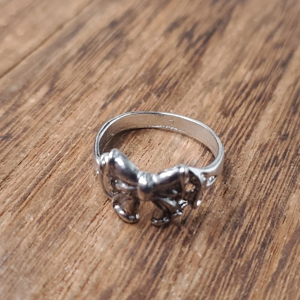 Size 7 R706‎ dainty ribbon ring 💍 adorable gift idea
